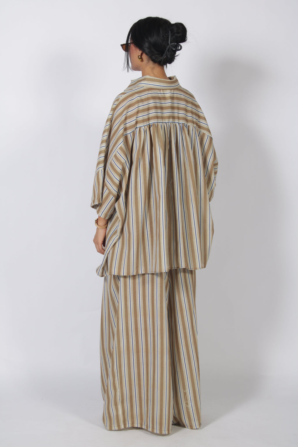 Noa set Brown