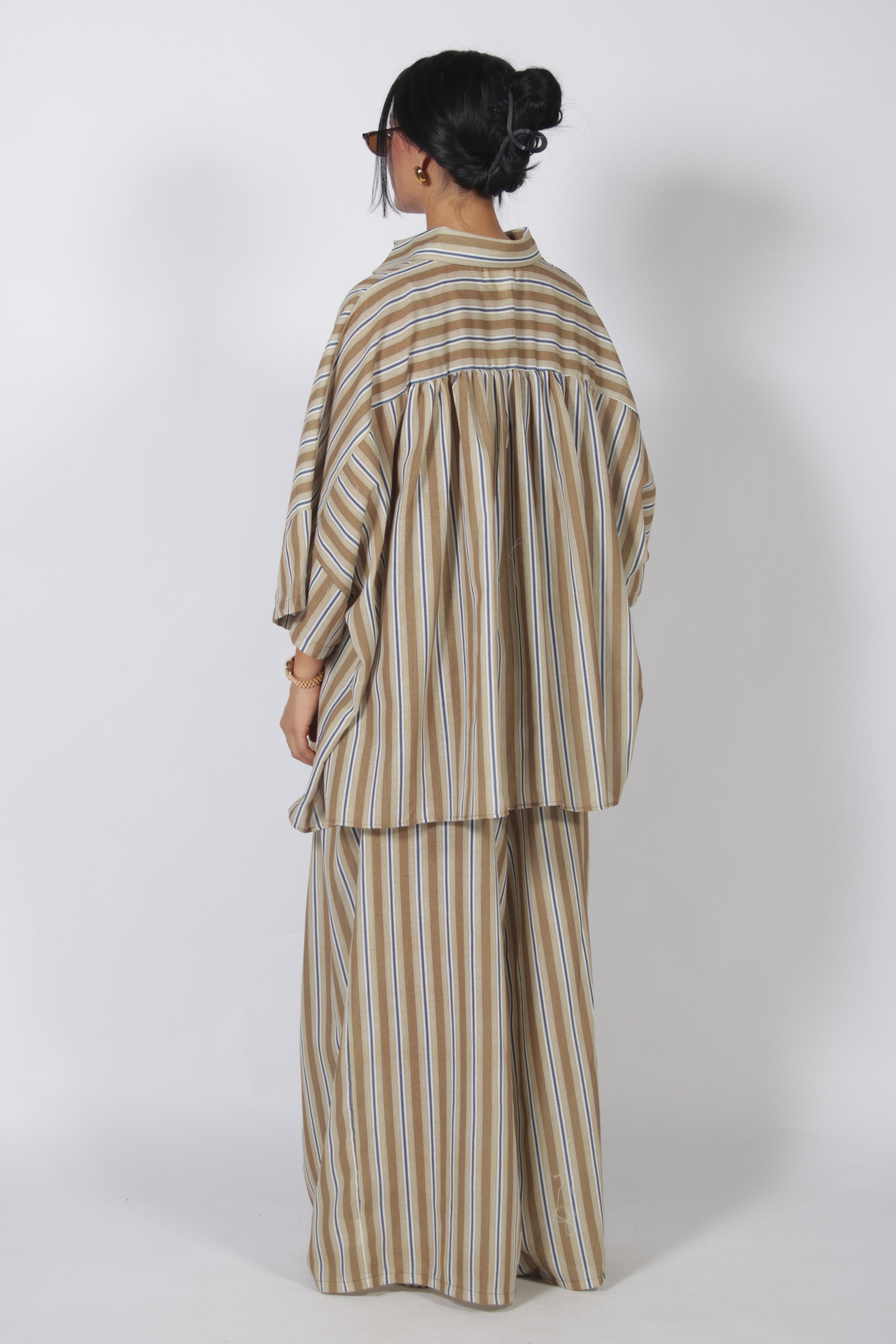Noa set Brown